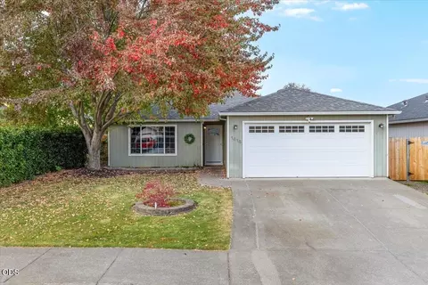 1414 Beekman Ave, Medford, OR 97501