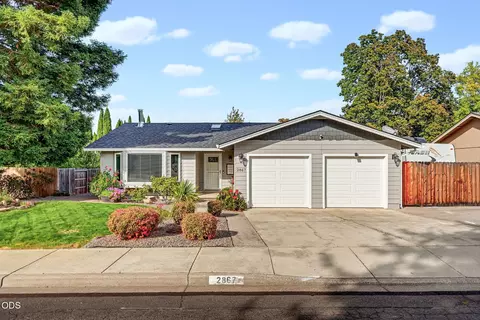 2867 Spring Hills Dr, Medford, OR 97504