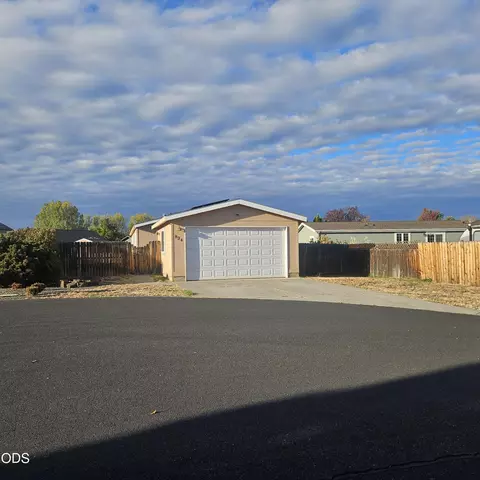834 NE Paiute Ct, Redmond, OR 97756