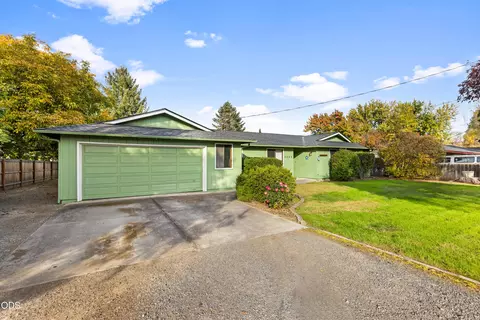 2060 Archer Dr, Medford, OR 97501