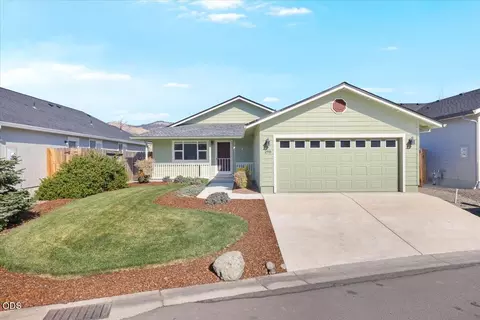 296 Oak Valley Dr, Talent, OR 97540