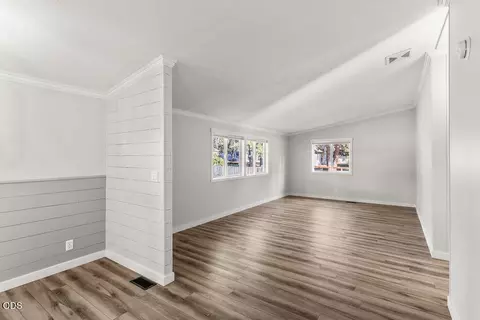 Living - 16122 Twin Dr, La Pine, OR 97739 photo 3 of 5
