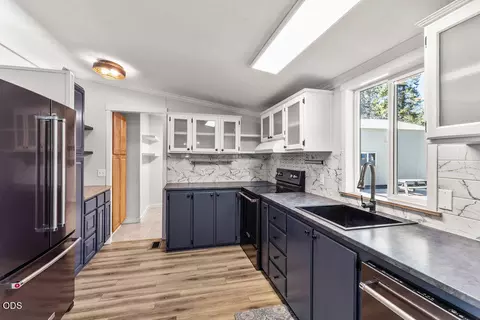 Kitchen - 16122 Twin Dr, La Pine, OR 97739 photo 1 of 4