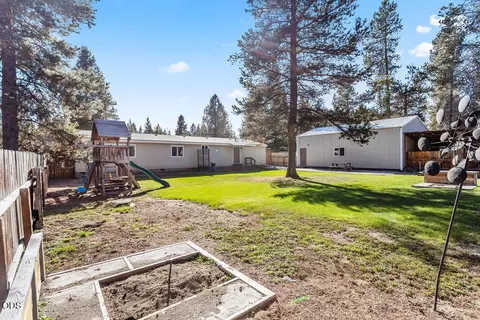 Exterior - 16122 Twin Dr, La Pine, OR 97739 photo 6 of 11