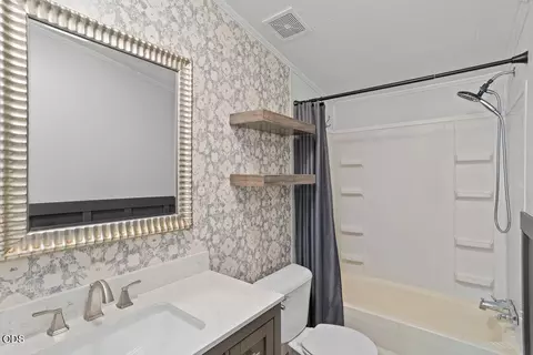 Bath - 16122 Twin Dr, La Pine, OR 97739 photo 3 of 3