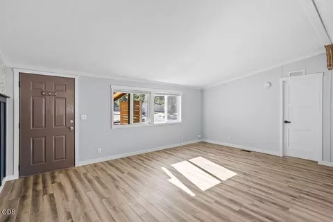 Living - 16122 Twin Dr, La Pine, OR 97739 photo 2 of 5