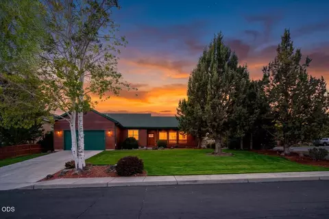 3560 SW Hillcrest Ct, Redmond, OR 97756