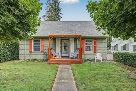 832 Palm St, Medford, OR 97501