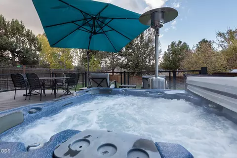 Exterior - 63463 Stacy Ln, Bend, OR 97701 photo 5 of 12