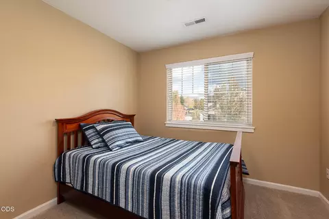 Bedroom - 63463 Stacy Ln, Bend, OR 97701 photo 2 of 3