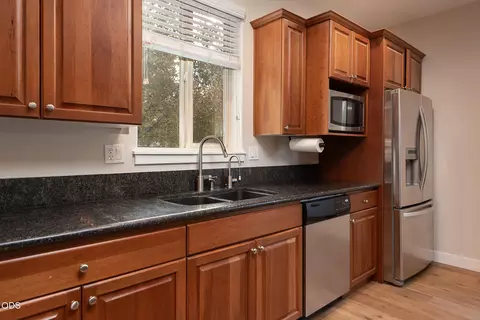 Kitchen - 63463 Stacy Ln, Bend, OR 97701 photo 3 of 5