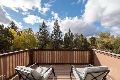 Exterior - 63463 Stacy Ln, Bend, OR 97701 photo 2 of 12