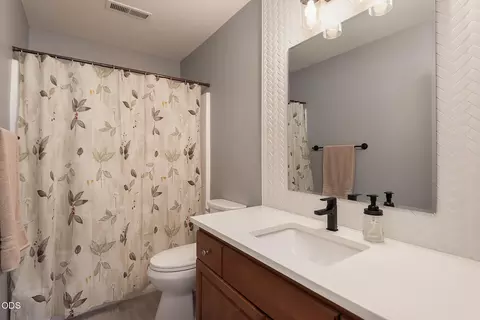 Bath - 63463 Stacy Ln, Bend, OR 97701 photo 5 of 5