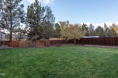 Exterior - 63463 Stacy Ln, Bend, OR 97701 photo 8 of 12