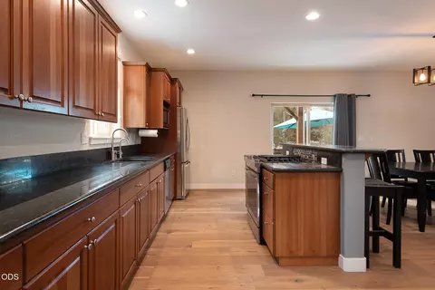 Kitchen - 63463 Stacy Ln, Bend, OR 97701 photo 4 of 5