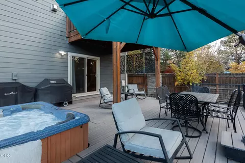 Exterior - 63463 Stacy Ln, Bend, OR 97701 photo 3 of 12
