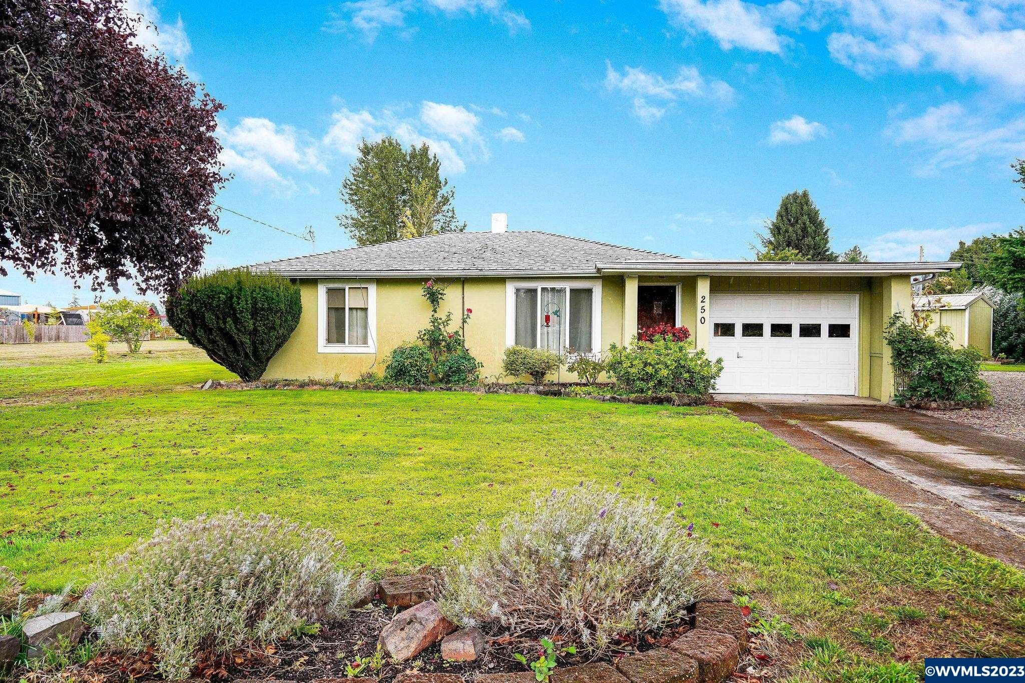 250 SE Rivergreen Ave