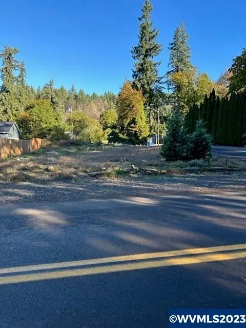 713 NW 7th Pl, Mill City, OR 97360