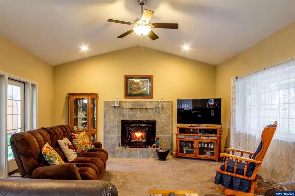 31788 Headgate Rd, Lebanon, OR 97355 39 Photos Movoto