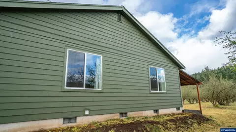 Exterior - 37082 Goats Rd, Springfield, OR 97478 photo 5 of 12
