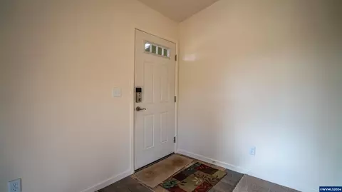 Entry Way - 37082 Goats Rd, Springfield, OR 97478 photo 1 of 2