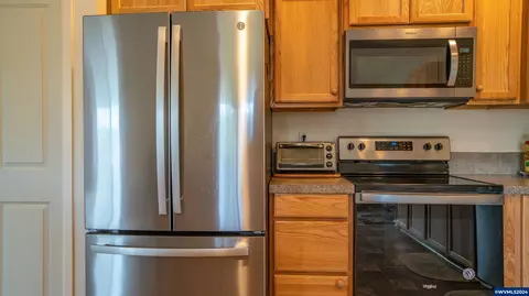 Kitchen - 37082 Goats Rd, Springfield, OR 97478 photo 1 of 3