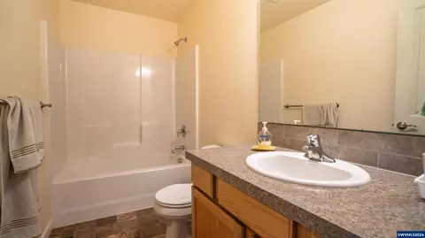 Bath - 37082 Goats Rd, Springfield, OR 97478 photo 3 of 3