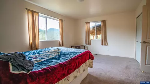 Bedroom - 37082 Goats Rd, Springfield, OR 97478 photo 1 of 5