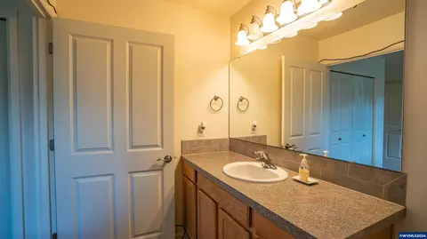 Bath - 37082 Goats Rd, Springfield, OR 97478 photo 2 of 3