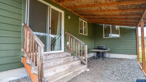 Exterior - 37082 Goats Rd, Springfield, OR 97478 photo 3 of 12