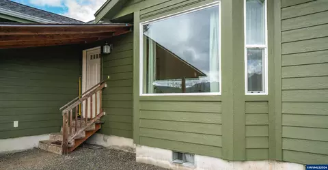 Exterior - 37082 Goats Rd, Springfield, OR 97478 photo 2 of 12