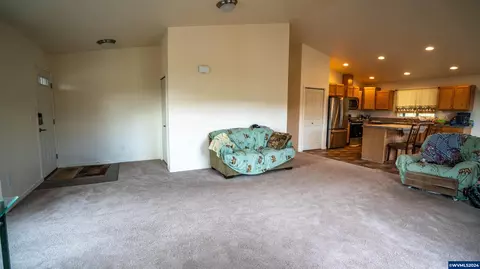 Living - 37082 Goats Rd, Springfield, OR 97478 photo 2 of 2