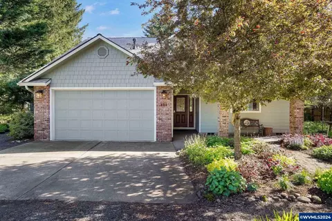 814 Juniper St, Lyons, OR 97358 photo 1