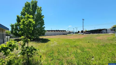 902 Pacific Bl Bl SE, Albany, OR 97321