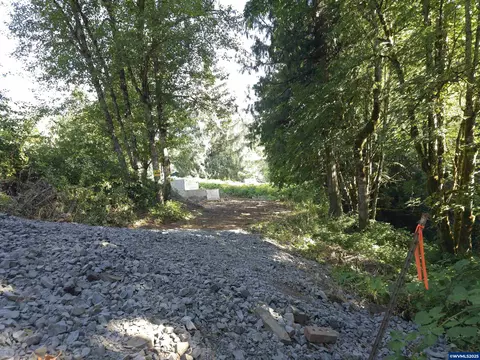 High Deck Rd, Sweet Home, OR 97386