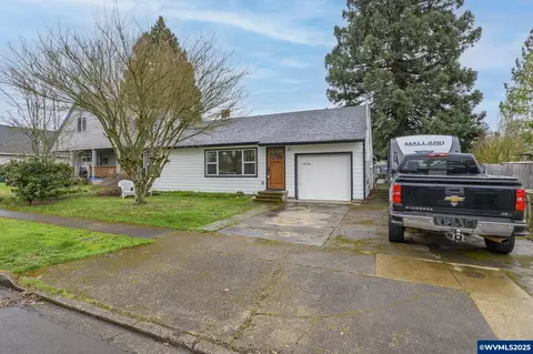1554 E 2nd St, Newberg, OR 97132 photo 1