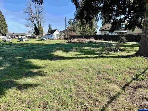 107 N 8th St, Aumsville, OR 97325