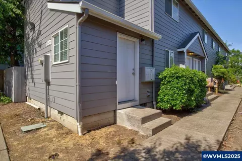 241 NE 25th St, Salem, OR 97301