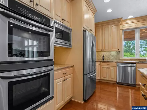 Kitchen - 8801 SE Walnut Dr, Amity, OR 97101 photo 4 of 5