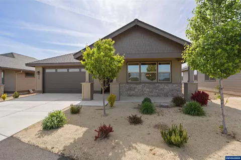 2528 NW Redwood Cir, Redmond, OR 97756