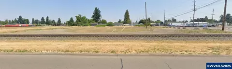 119 N Pacific Hwy, Woodburn, OR 97071