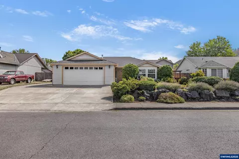 863 28th Ave, Sweet Home, OR 97386