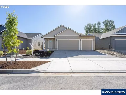 714 Tigerlily St, Silverton, OR 97381