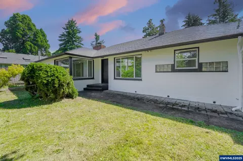 562 Gatch St, Woodburn, OR 97071