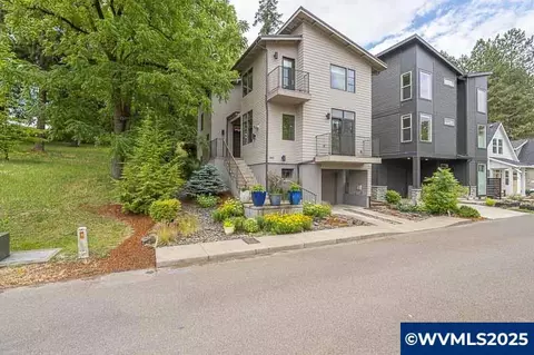 1892 Cousteau Lp Lp SE, Salem, OR 97302
