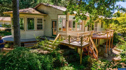 1628 SW Clay St, Dallas, OR 97338