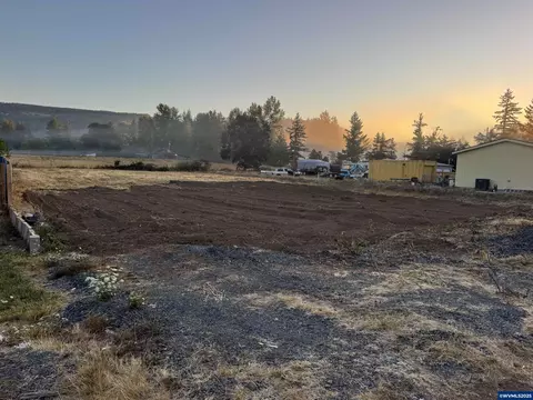 3722 Green River Rd, Sweet Home, OR 97386