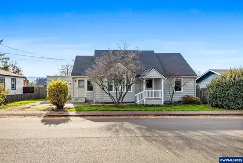 221 SW Rainbow Ave, Dallas, OR 97338