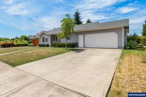 875 Hermanson St, Woodburn, OR 97071