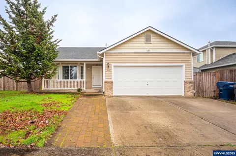 1467 S 7th St, Independence, OR 97351